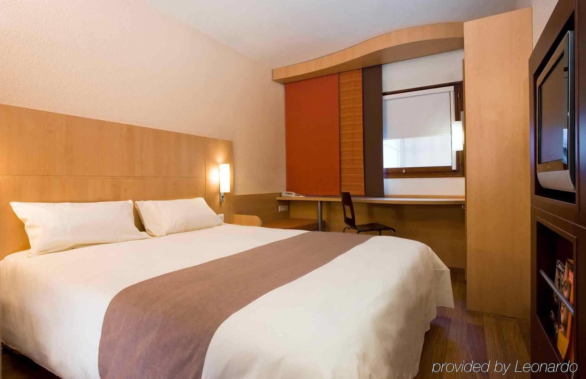 Ibis Nanterre La Defense Hotel Exterior photo